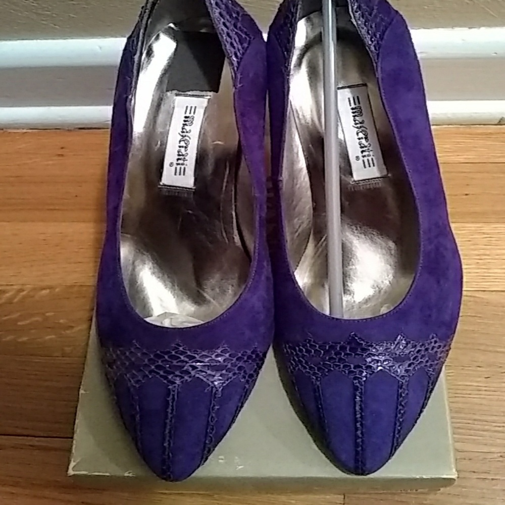 Shoes - Picture 2 of 8